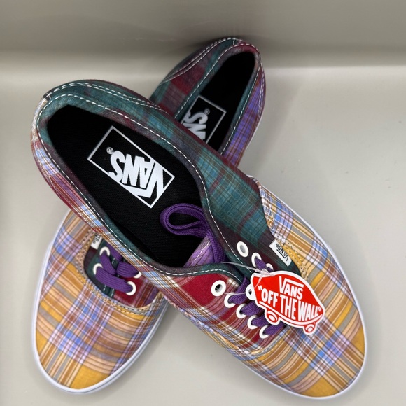 Vans Women's multi-colored plaid Canvas Skate Sneaker - Size 11 - Picture 2 of 4